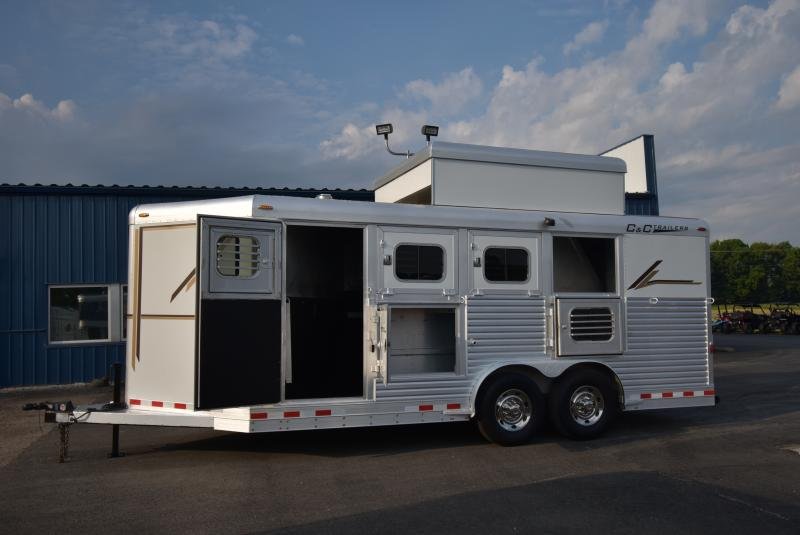 2008 C and C Trailers 4 Horse Bumper Horse Trailer - Image 6