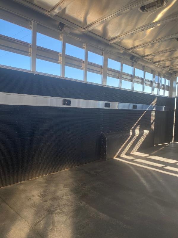 2021 Elite Trailers Slant Load 5 Horse Slant Load - Image 16