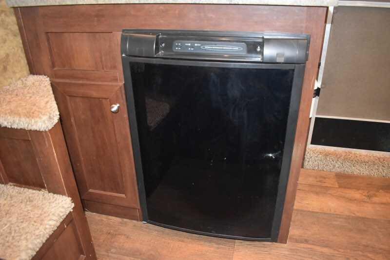 2017 Exiss Escape 7308LQ 3 Horse Trailer with 8′ Short Wall - Image 11