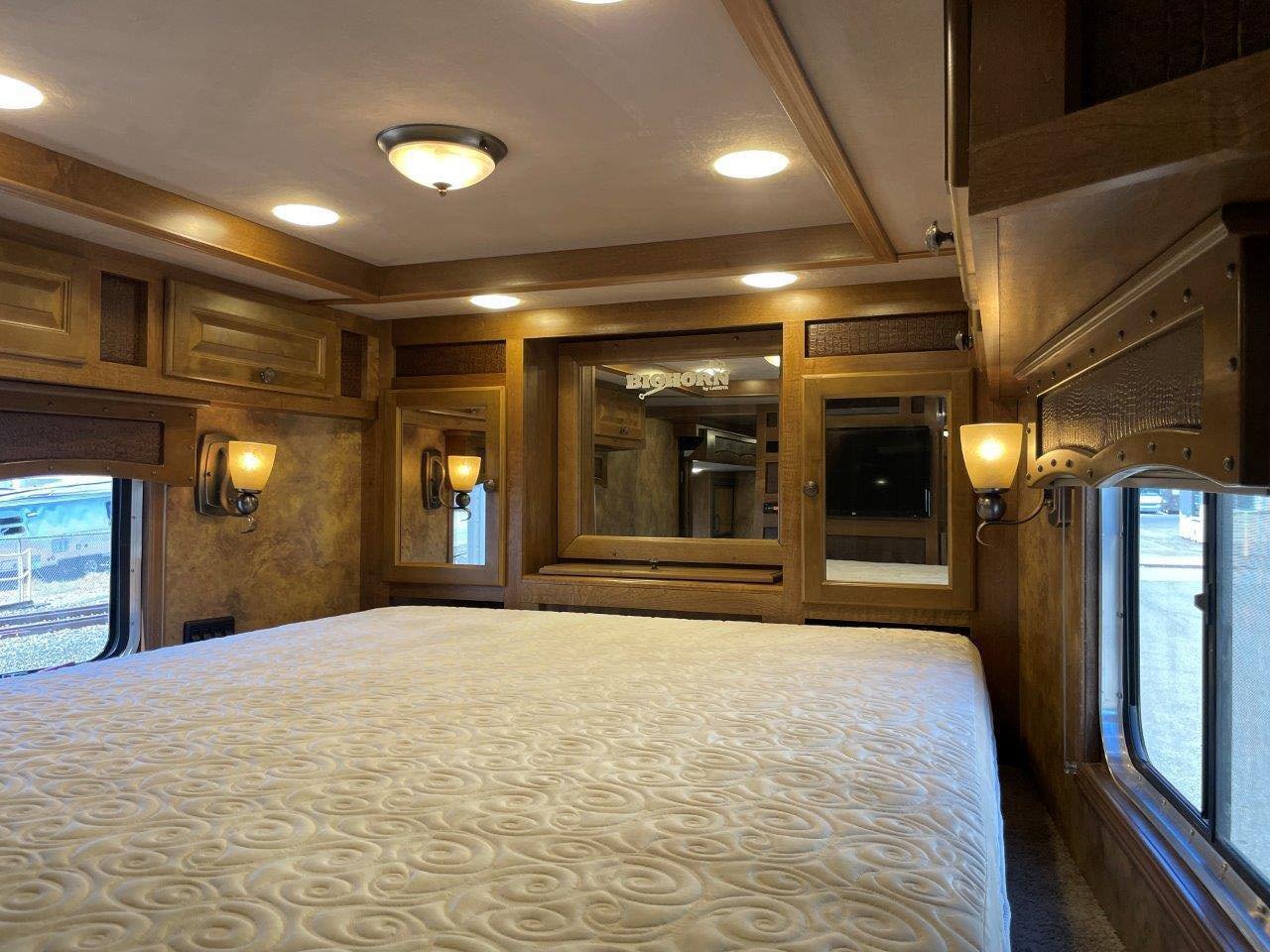 2015 Lakota Bighorn Edition 8414 4 Horse Trailer With Living Quarters “1 Slide” - Image 18