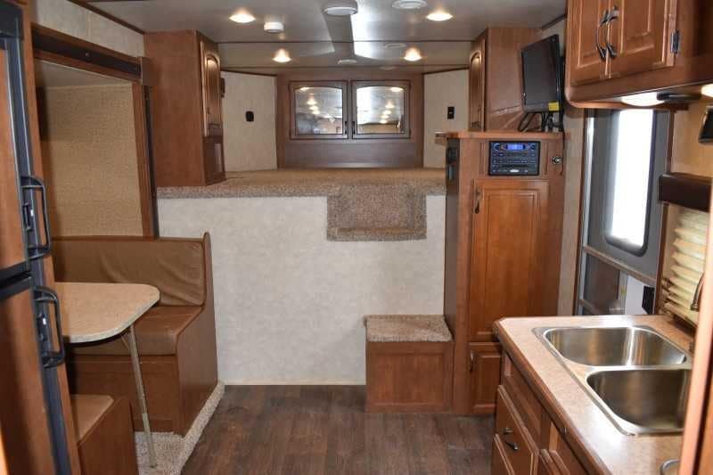 2015 Bison Ranger 3LQ Horse Trailer with 10' Short Wall - Image 10