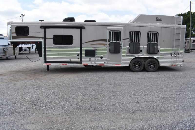 2015 Bison Ranger 3LQ Horse Trailer with 10' Short Wall - Image 8