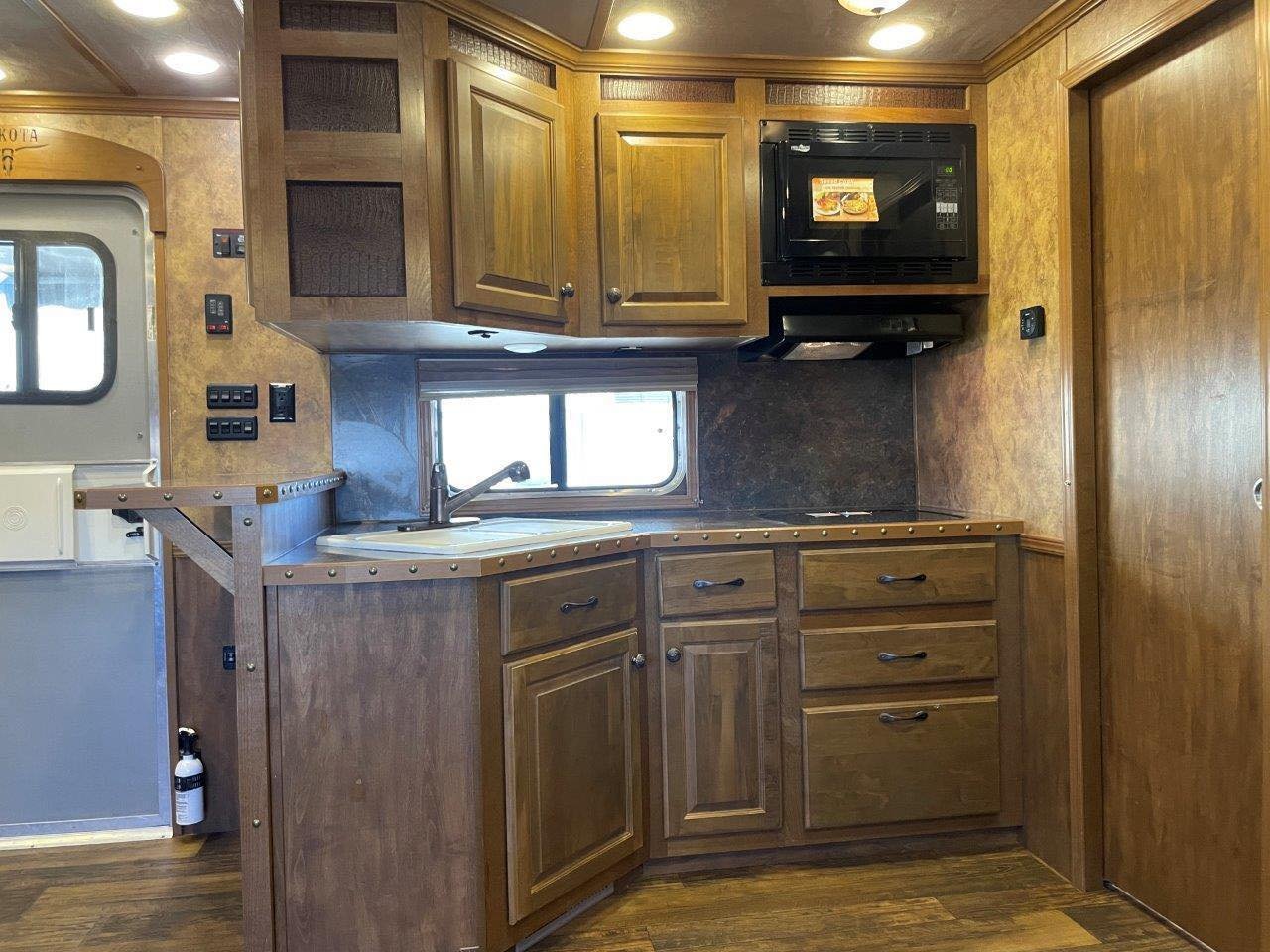 2015 Lakota Bighorn Edition 8414 4 Horse Trailer With Living Quarters “1 Slide” - Image 17