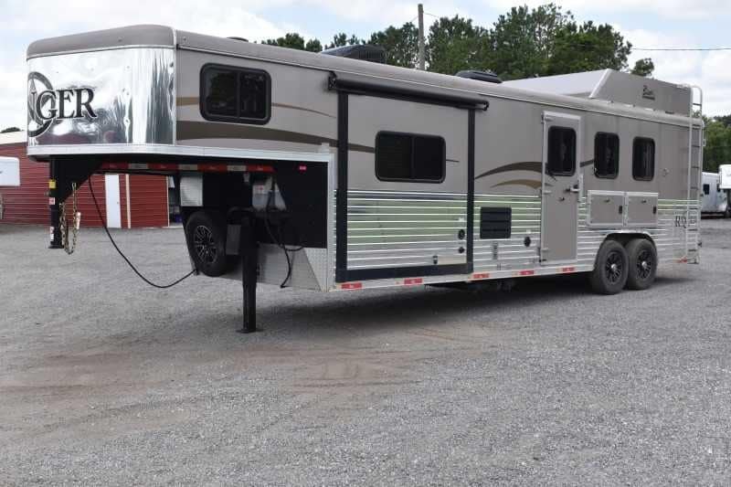 2015 Bison Ranger 3LQ Horse Trailer with 10' Short Wall - Image 6
