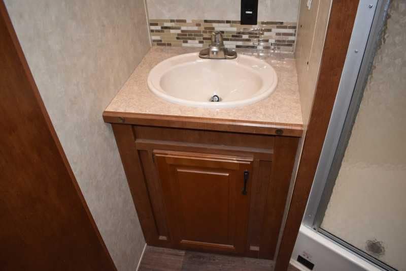 2015 Bison Ranger 3LQ Horse Trailer with 10' Short Wall - Image 20