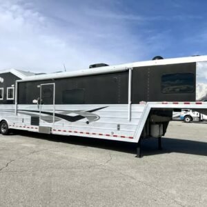 Used 2013 Bloomer 4 Horse 16' LQ, 7'Slide, Air Ride, Pod, Mister/Water Sys  Air ride, HWH Slide, Integrated Pod