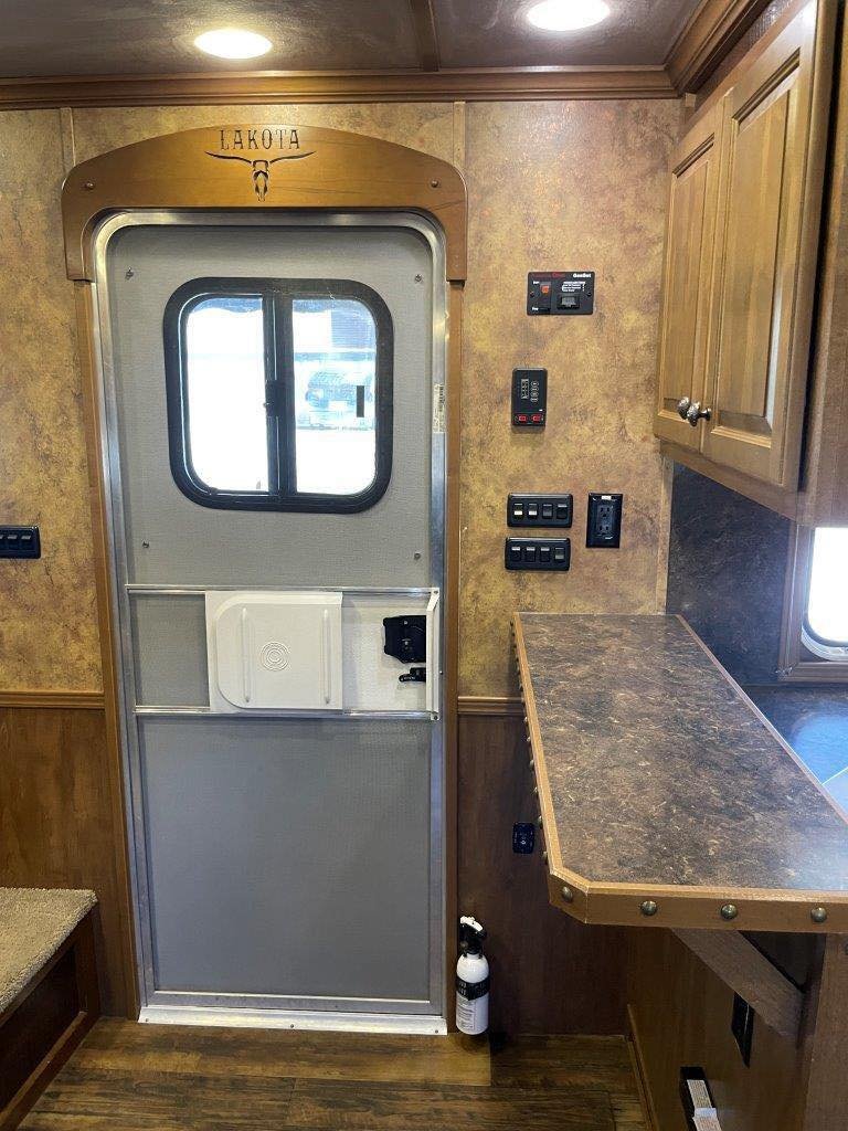 2015 Lakota Bighorn Edition 8414 4 Horse Trailer With Living Quarters “1 Slide” - Image 12