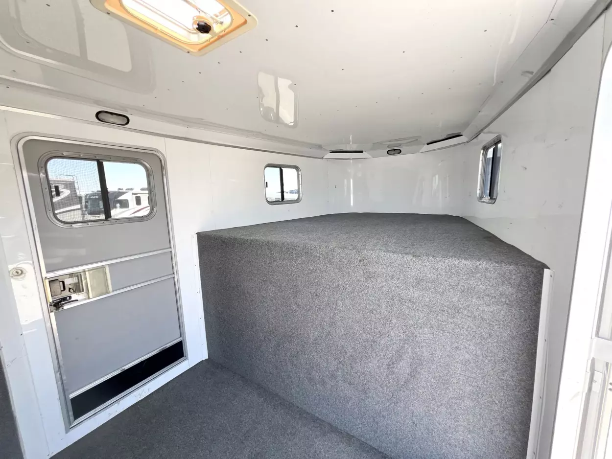 2015 Sooner 6 Horse Gooseneck - Image 9