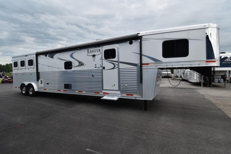 2018 Lakota Bighorn 3 Horse Living Quarters - Image 2