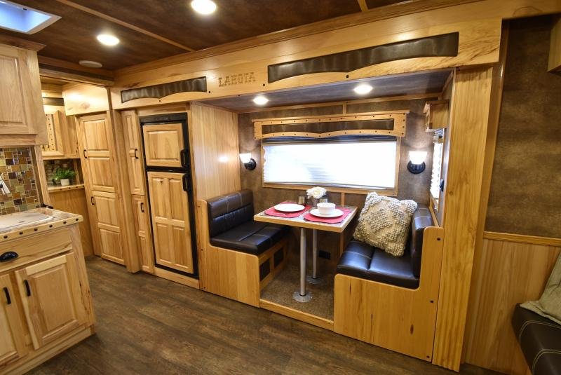 2018 Lakota Bighorn 3 Horse Living Quarters - Image 18