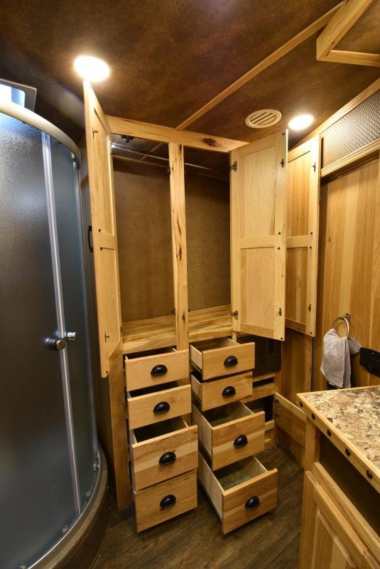 2018 Lakota Bighorn 3 Horse Living Quarters - Image 26